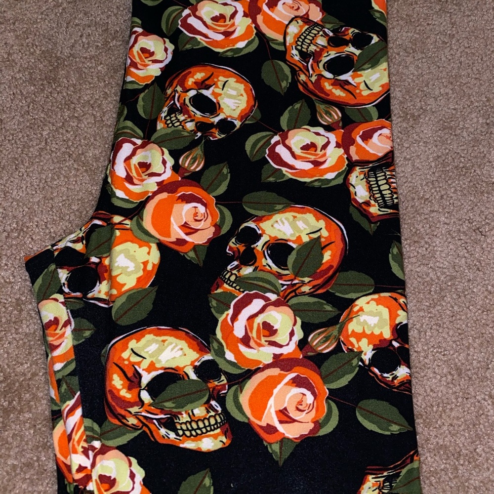 LuLaRoe skull leggings